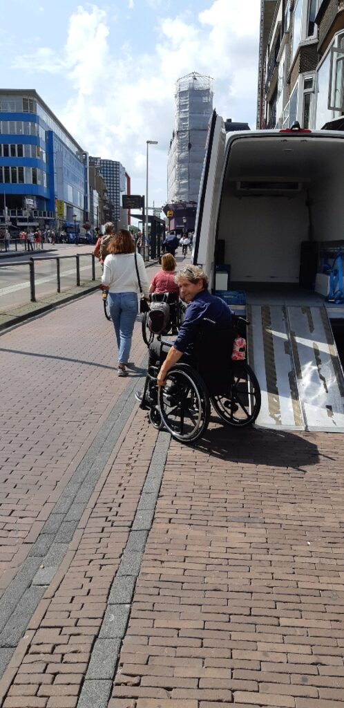 Laden en lossen op de stoep