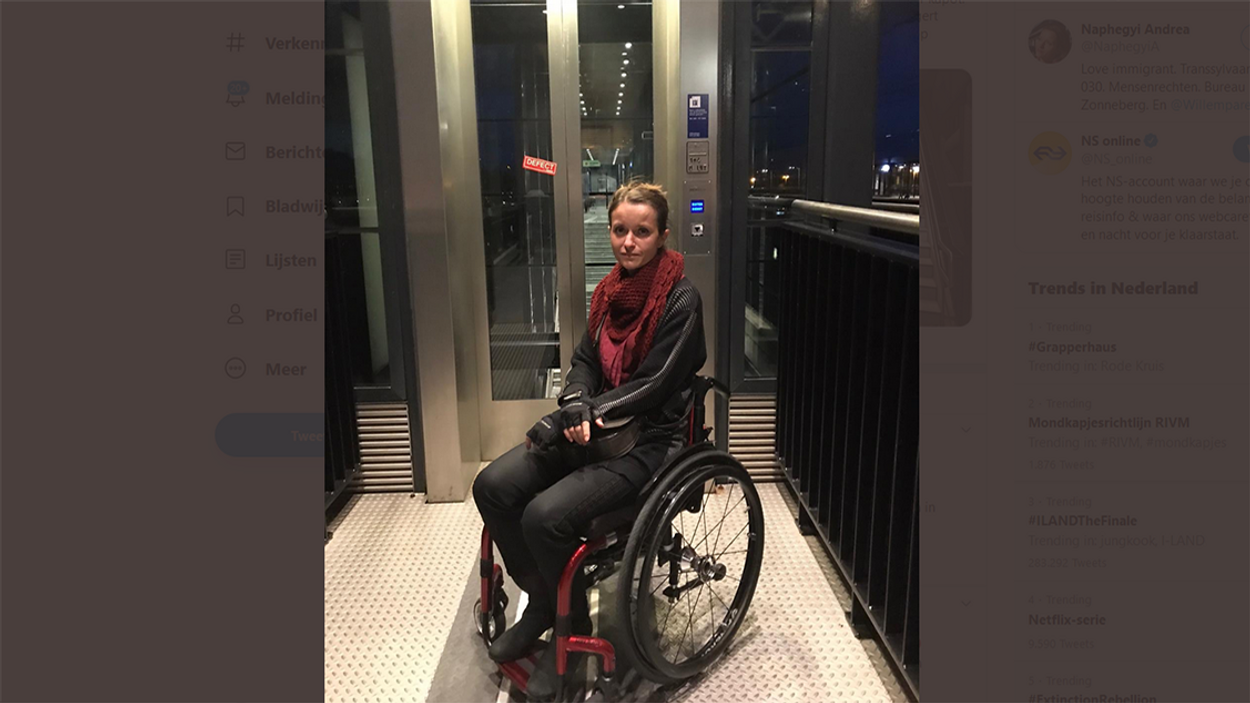 Andrea in de lift