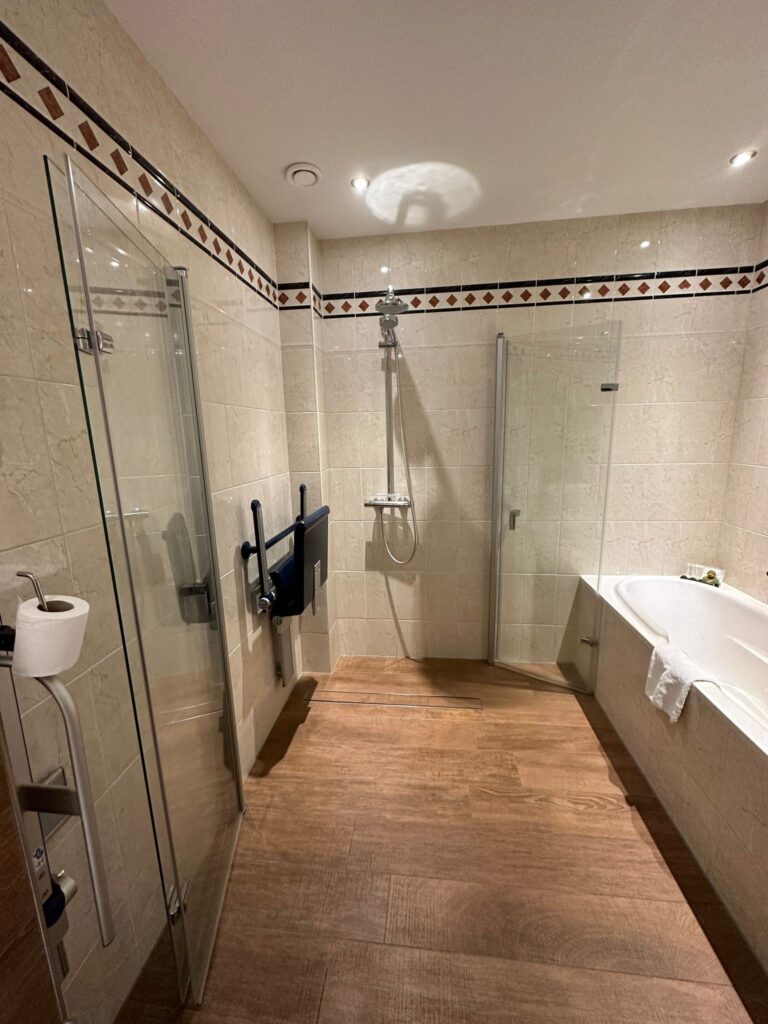 Hotel Mitland badkamer